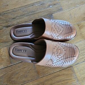 Born Yucatan Leather Clogs Size 8
